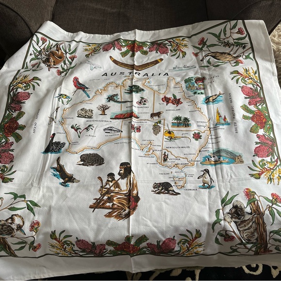 Colorful Australia Map tablecloths - Picture 6 of 8
